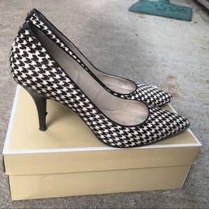 Michael Kors black and white pumps